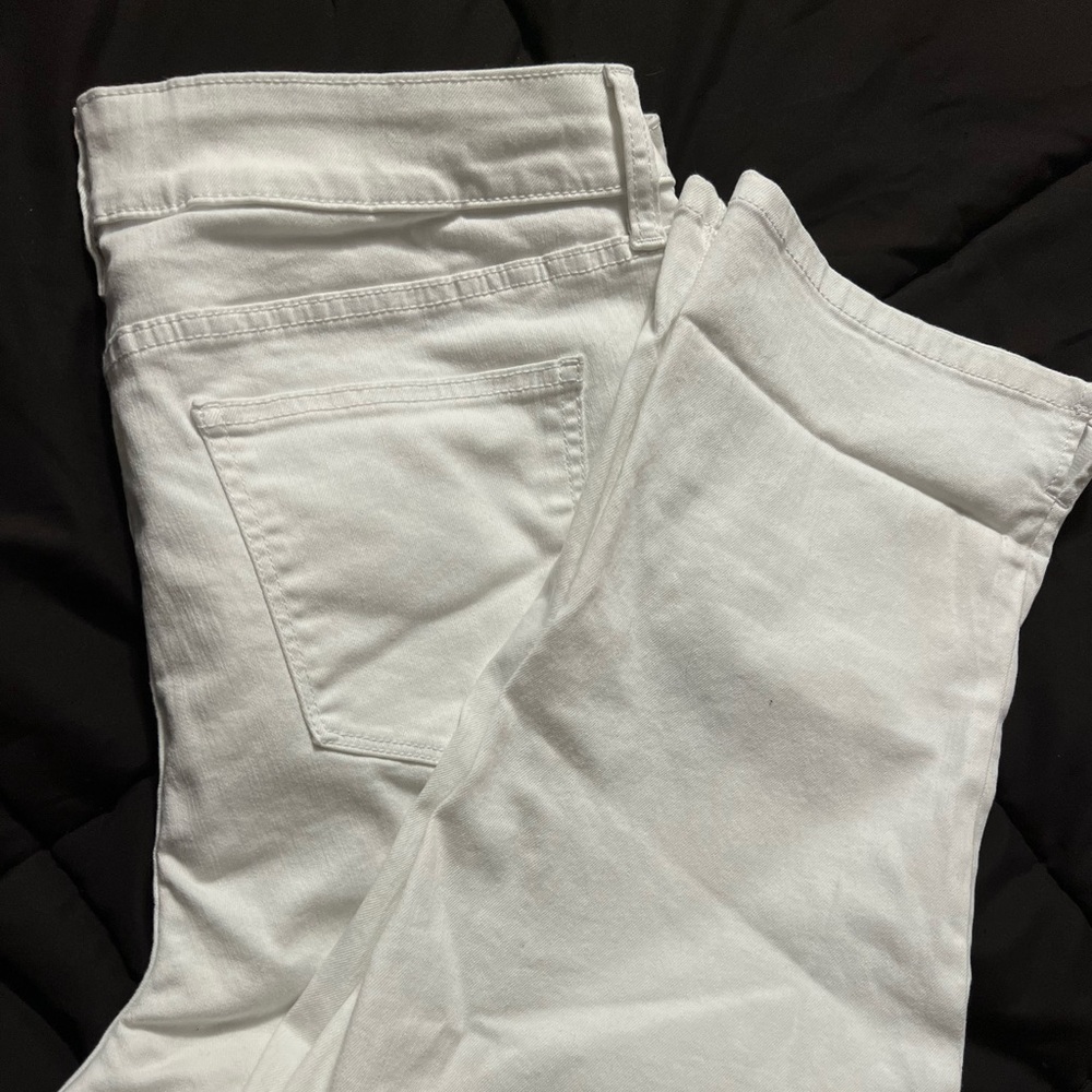At Johns  Bay size 16 white Capris